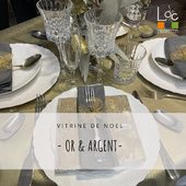 Et voici la dernière table de fêtes, vaisselle vintage et du doré. Un combo parfait. 
Bon réveillon de Noël à tous.